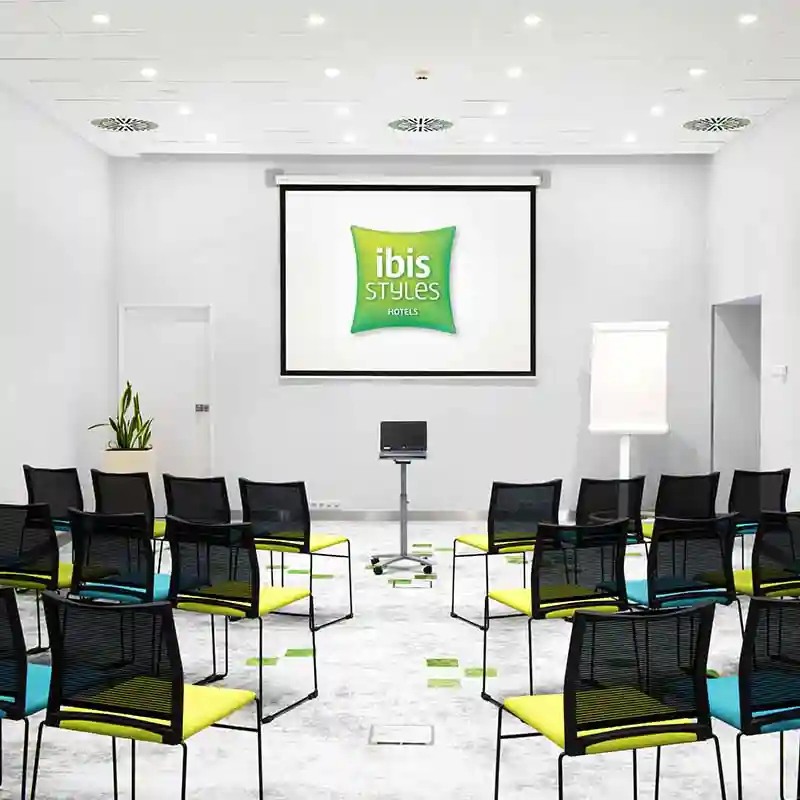 is-center-conference-room-01